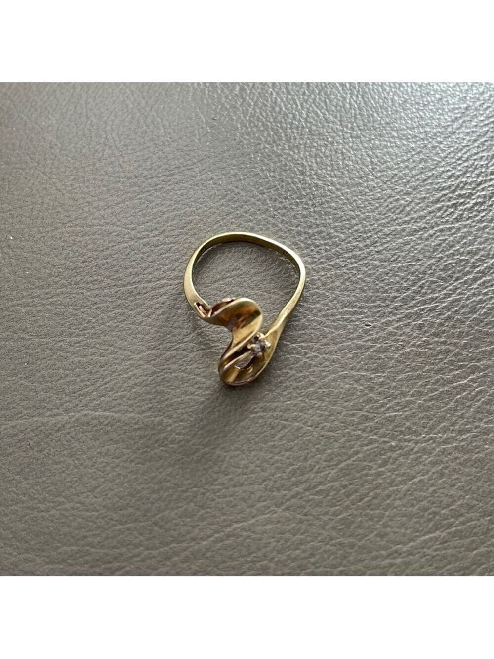 10K Gold And Diamond Ring 🥰🥰🥰